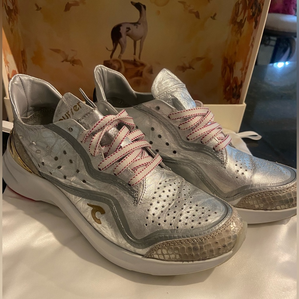 Courser sneakers size 6.5 womens, color silver